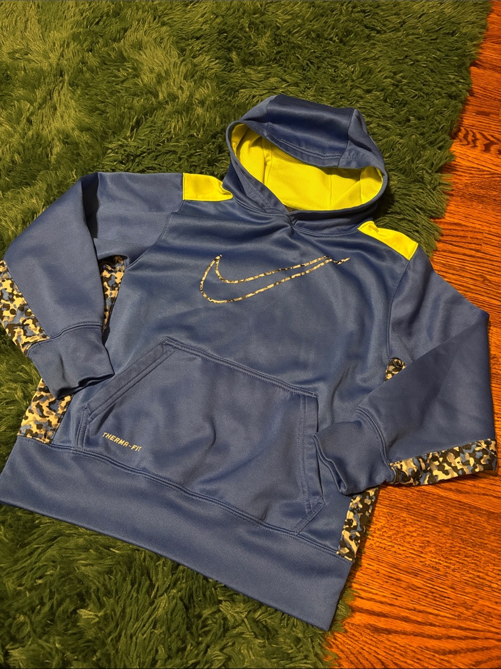 Boys Therma Fit Blue Lime Green Camo Nike Hoodie S